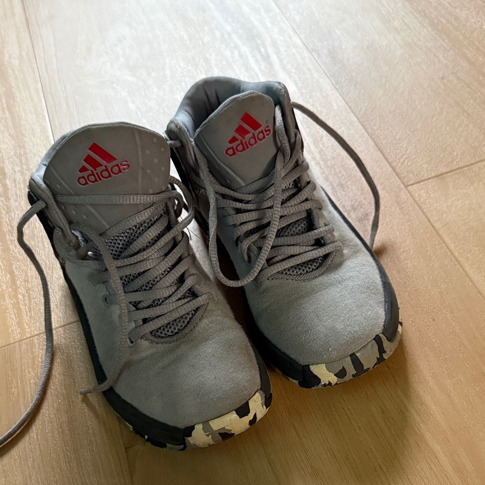 adidas Kids Gray High-Top Sneakers with Red Logo and Camo Toe